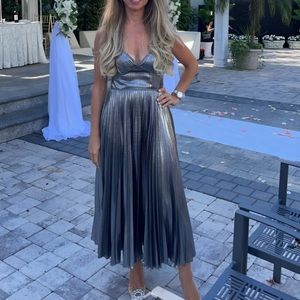 🔥🔥🔥 Marchessa Notte Silver Pleated Dress Gown Size 2 🔥🔥🔥